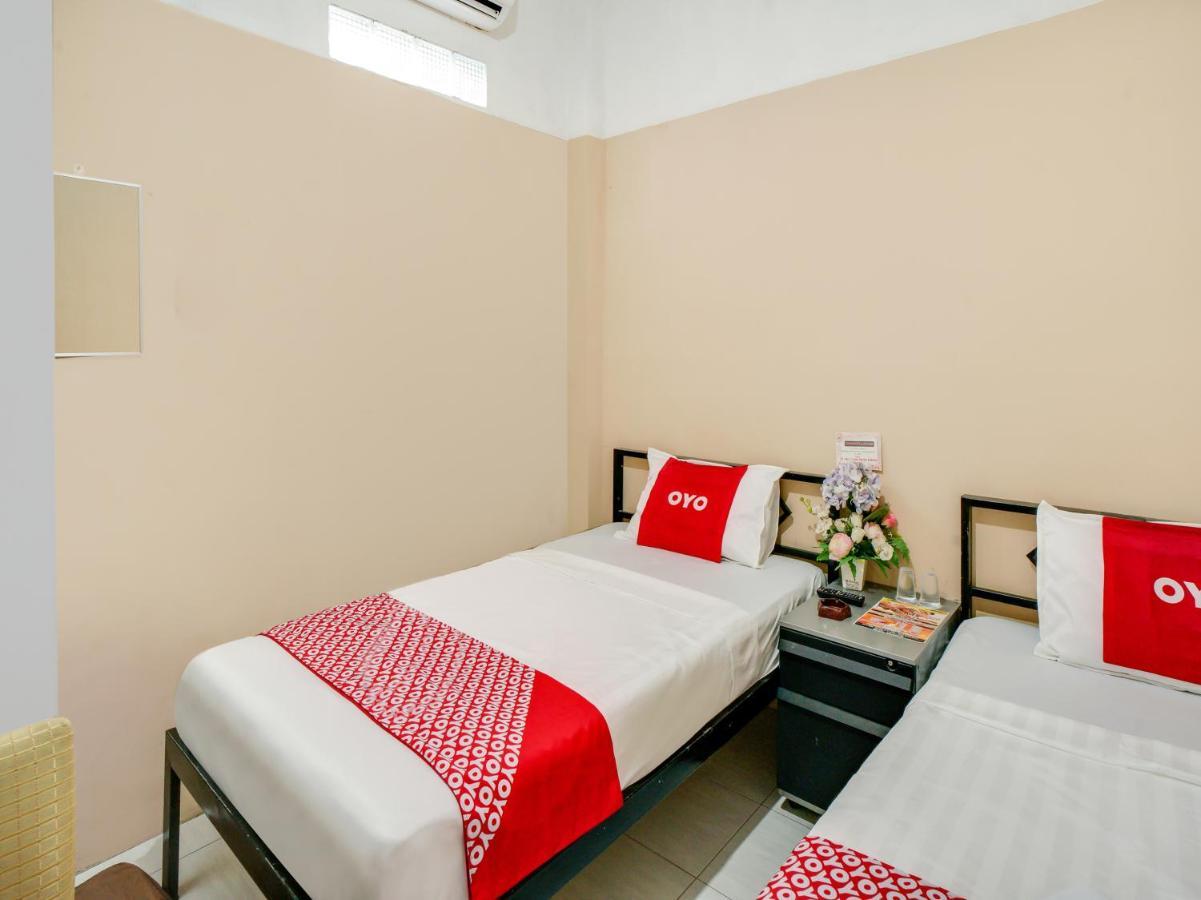 Oyo 90024 Botania Homestay & Cafe Nongsa Exterior photo