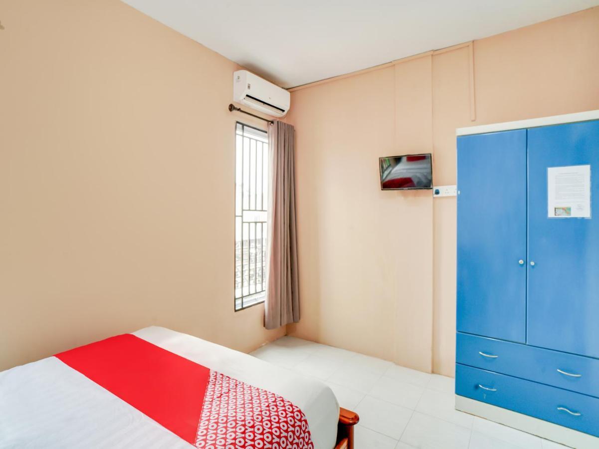 Oyo 90024 Botania Homestay & Cafe Nongsa Exterior photo