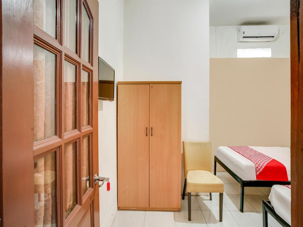 Oyo 90024 Botania Homestay & Cafe Nongsa Exterior photo