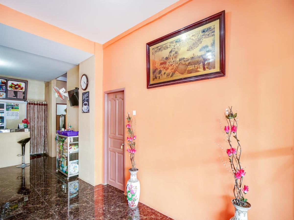 Oyo 90024 Botania Homestay & Cafe Nongsa Exterior photo