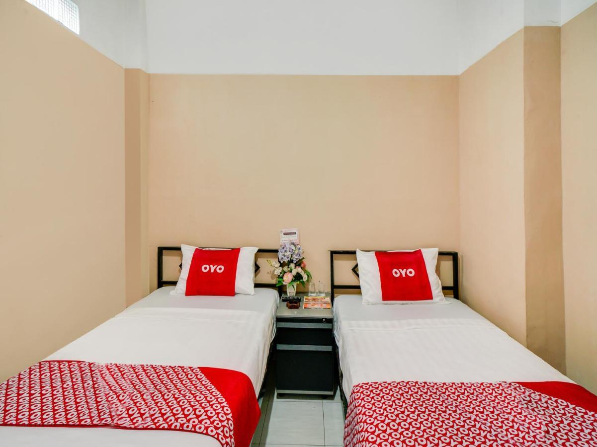 Oyo 90024 Botania Homestay & Cafe Nongsa Exterior photo