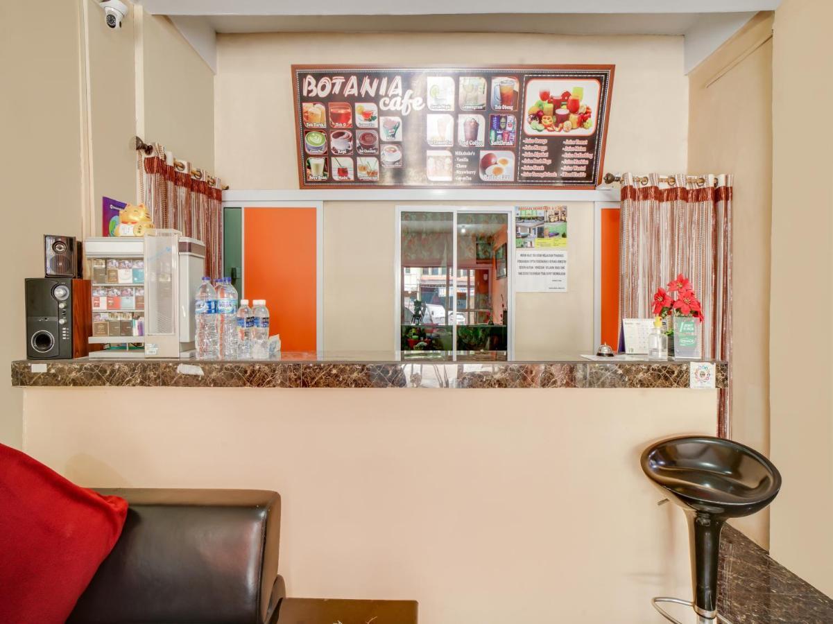 Oyo 90024 Botania Homestay & Cafe Nongsa Exterior photo