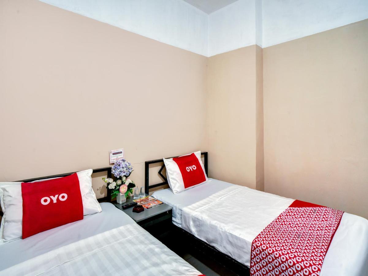 Oyo 90024 Botania Homestay & Cafe Nongsa Exterior photo
