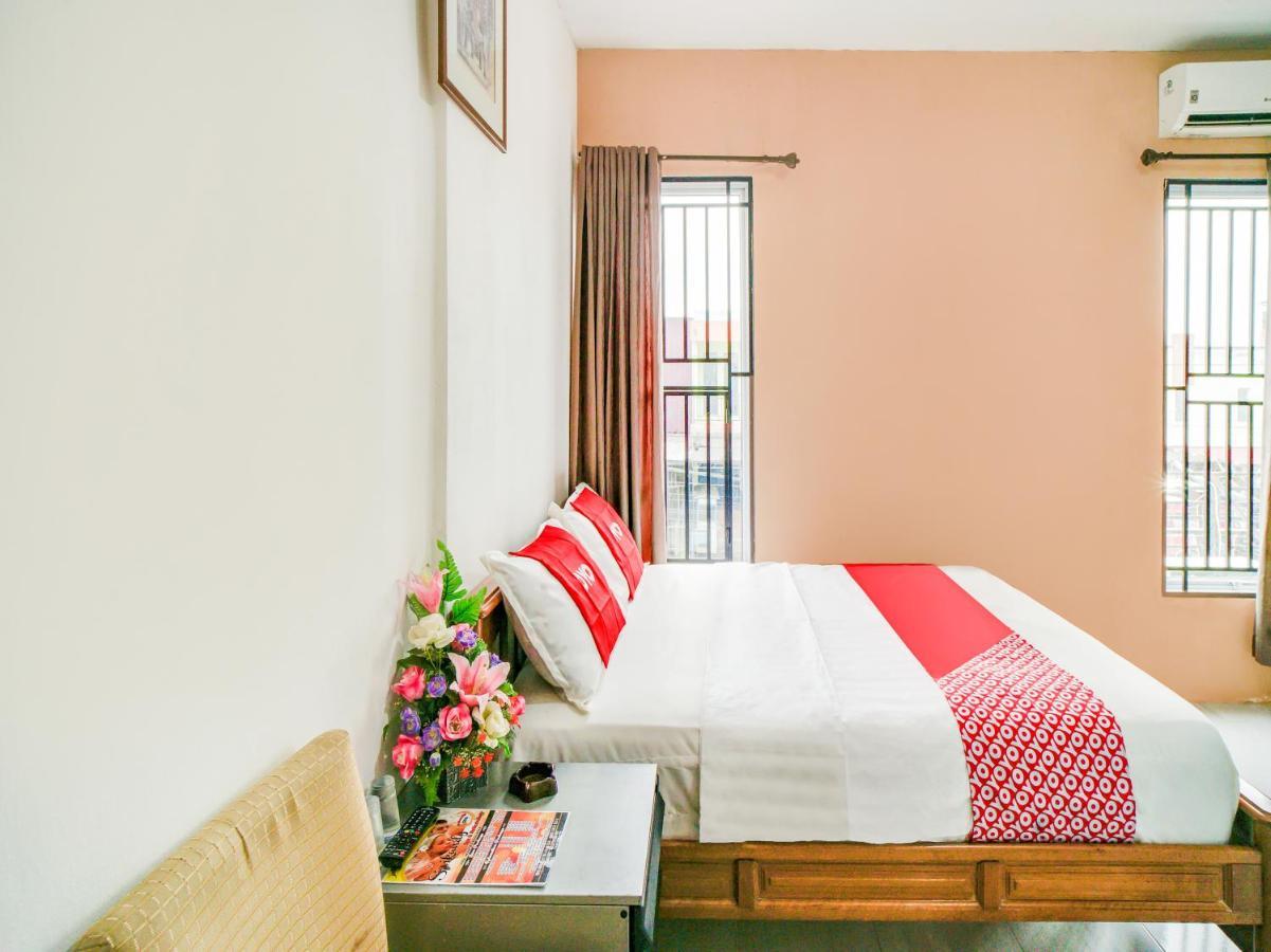 Oyo 90024 Botania Homestay & Cafe Nongsa Exterior photo