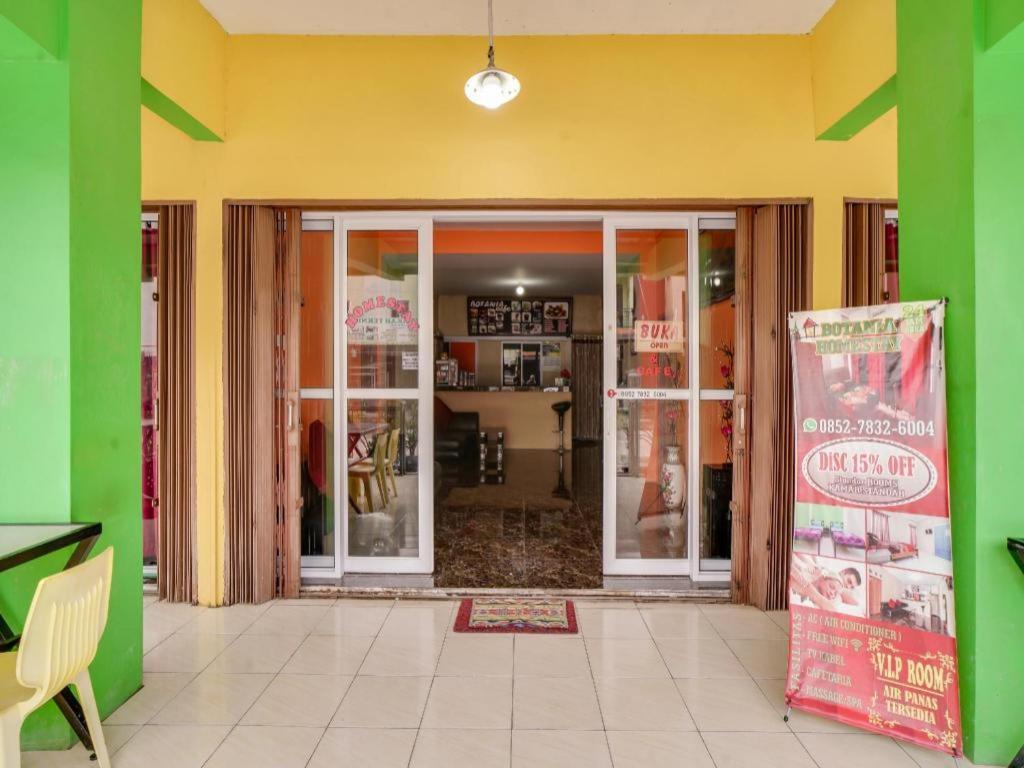 Oyo 90024 Botania Homestay & Cafe Nongsa Exterior photo